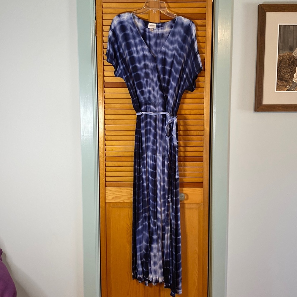 Knox rose blue and white tie dye dress, size M